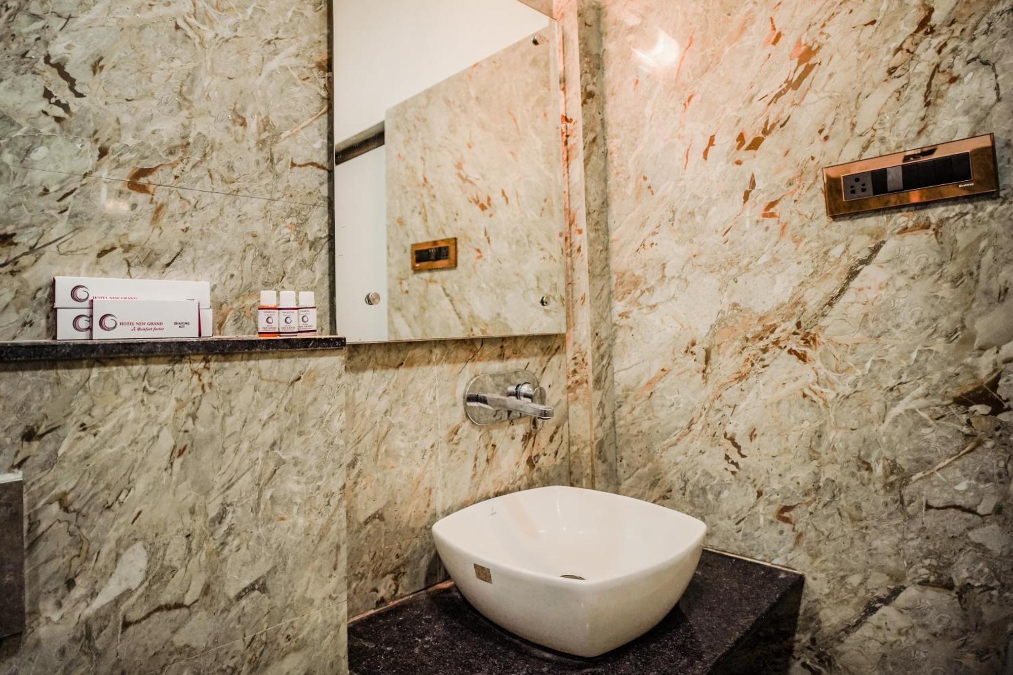 Hotel New Grand Деогарх Экстерьер фото