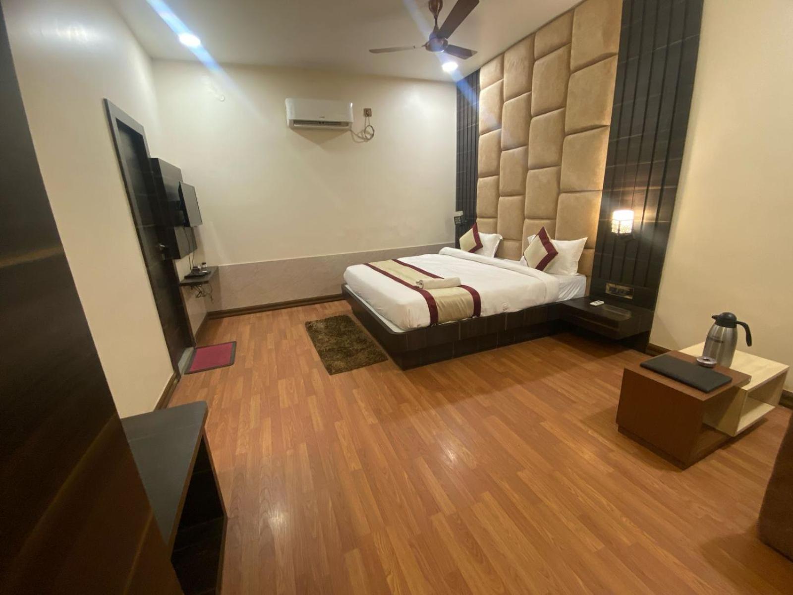 Hotel New Grand Деогарх Экстерьер фото