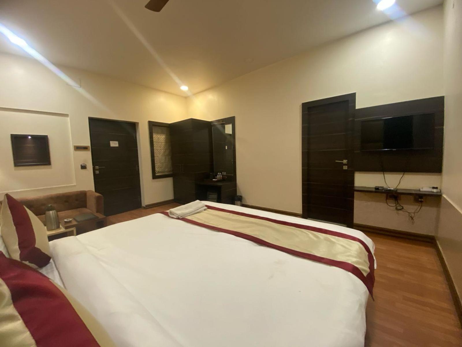 Hotel New Grand Деогарх Экстерьер фото